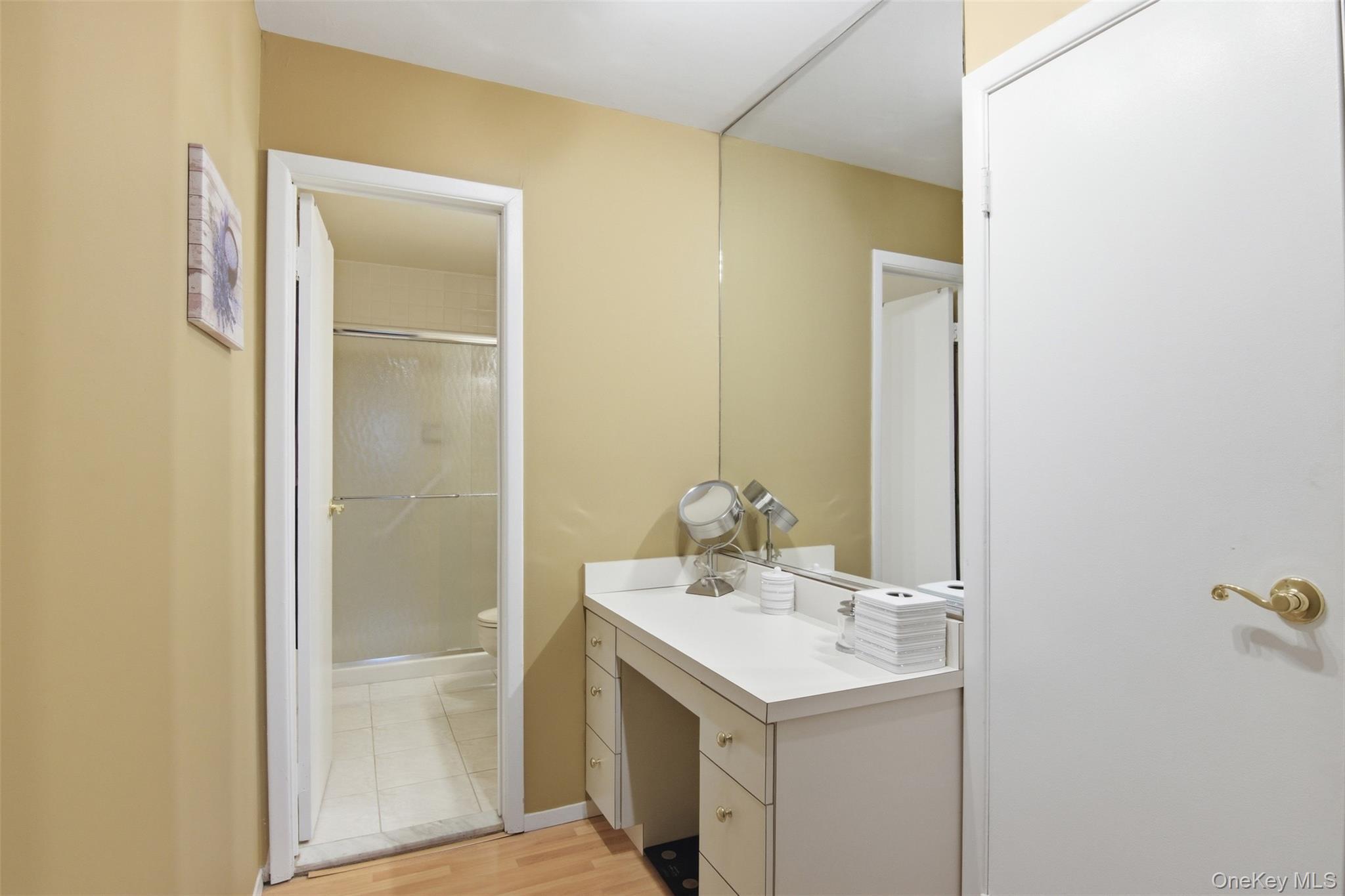 Condo Southgate  Nassau County, NY 11762, MLS-974582-25