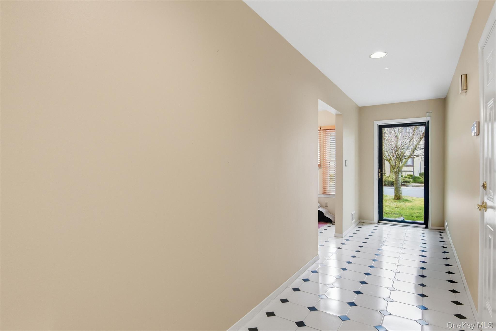 Condo Southgate  Nassau County, NY 11762, MLS-974582-4