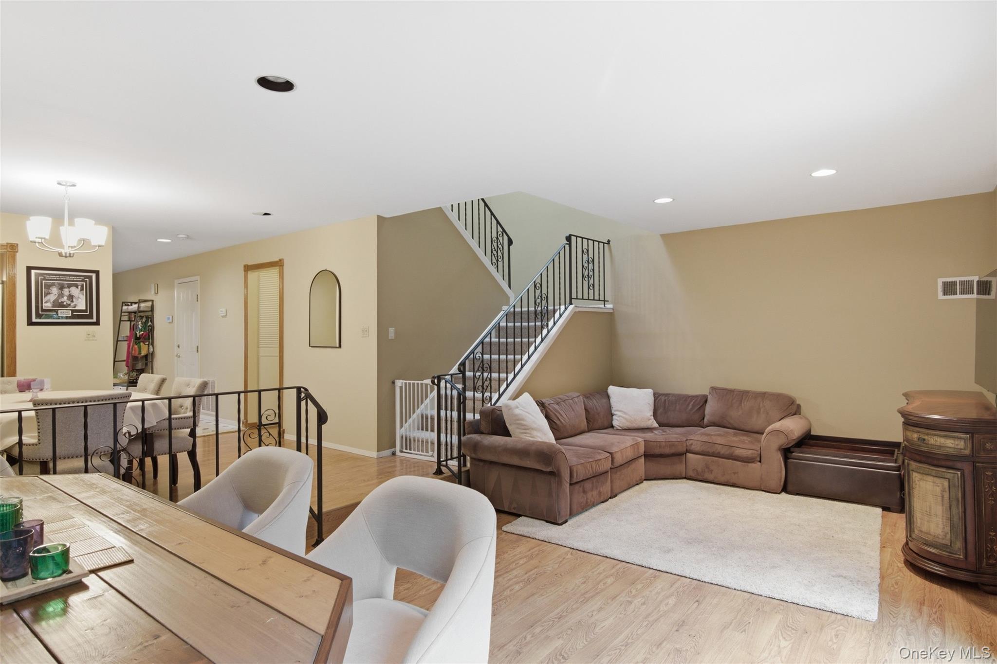 Condo Southgate  Nassau County, NY 11762, MLS-974582-8