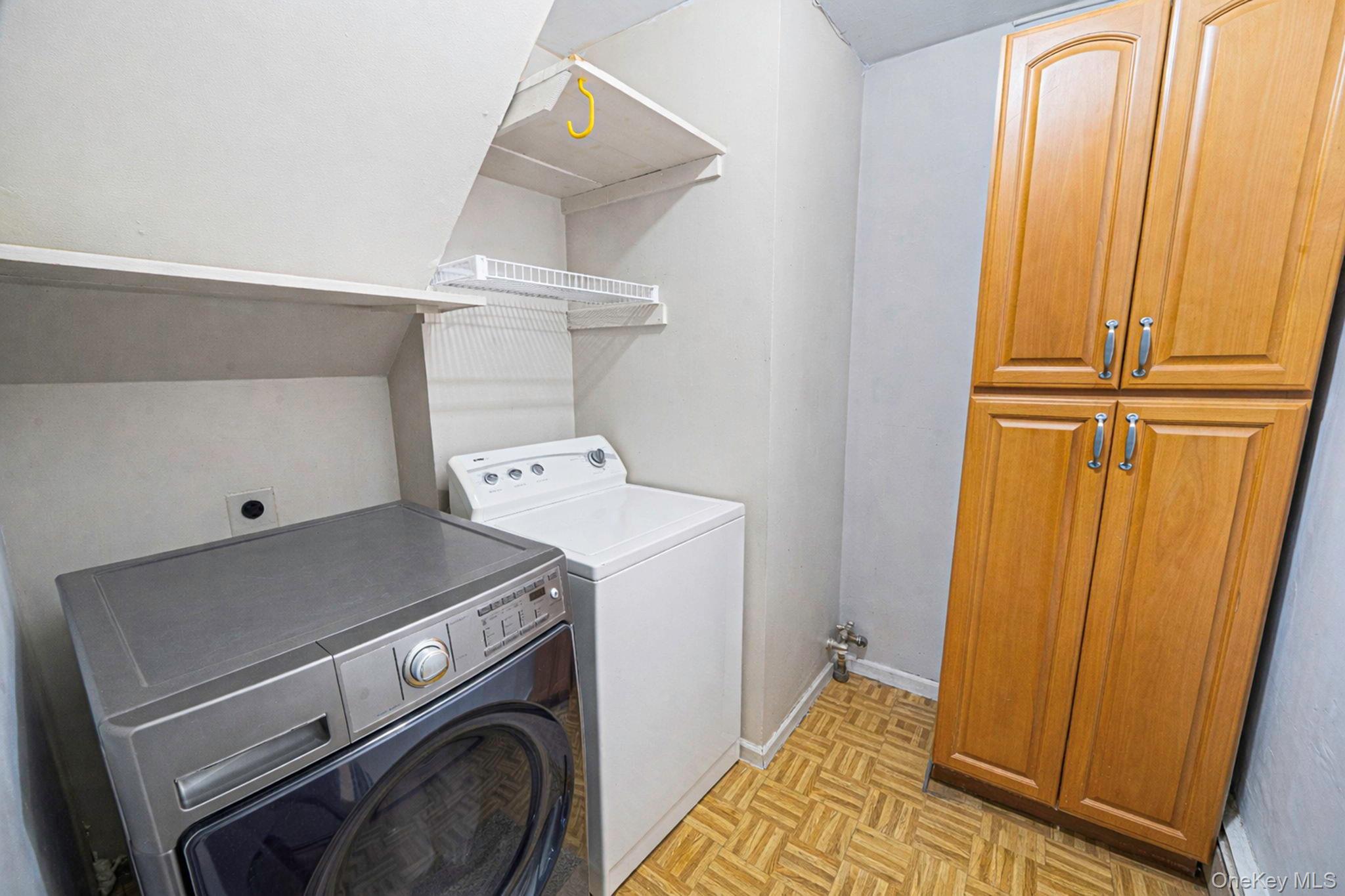 Single Family Revilo  Suffolk County, NY 11967, MLS-974617-21