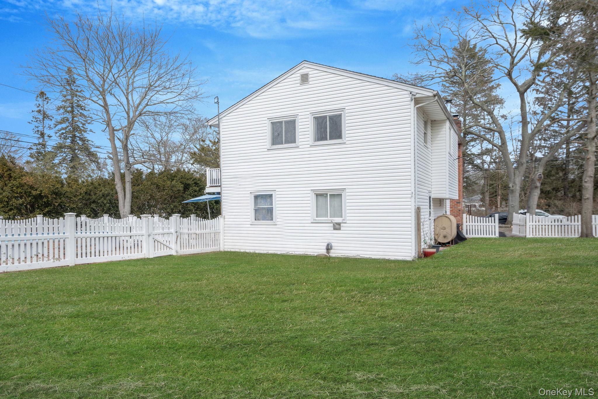 Single Family Revilo  Suffolk County, NY 11967, MLS-974617-25