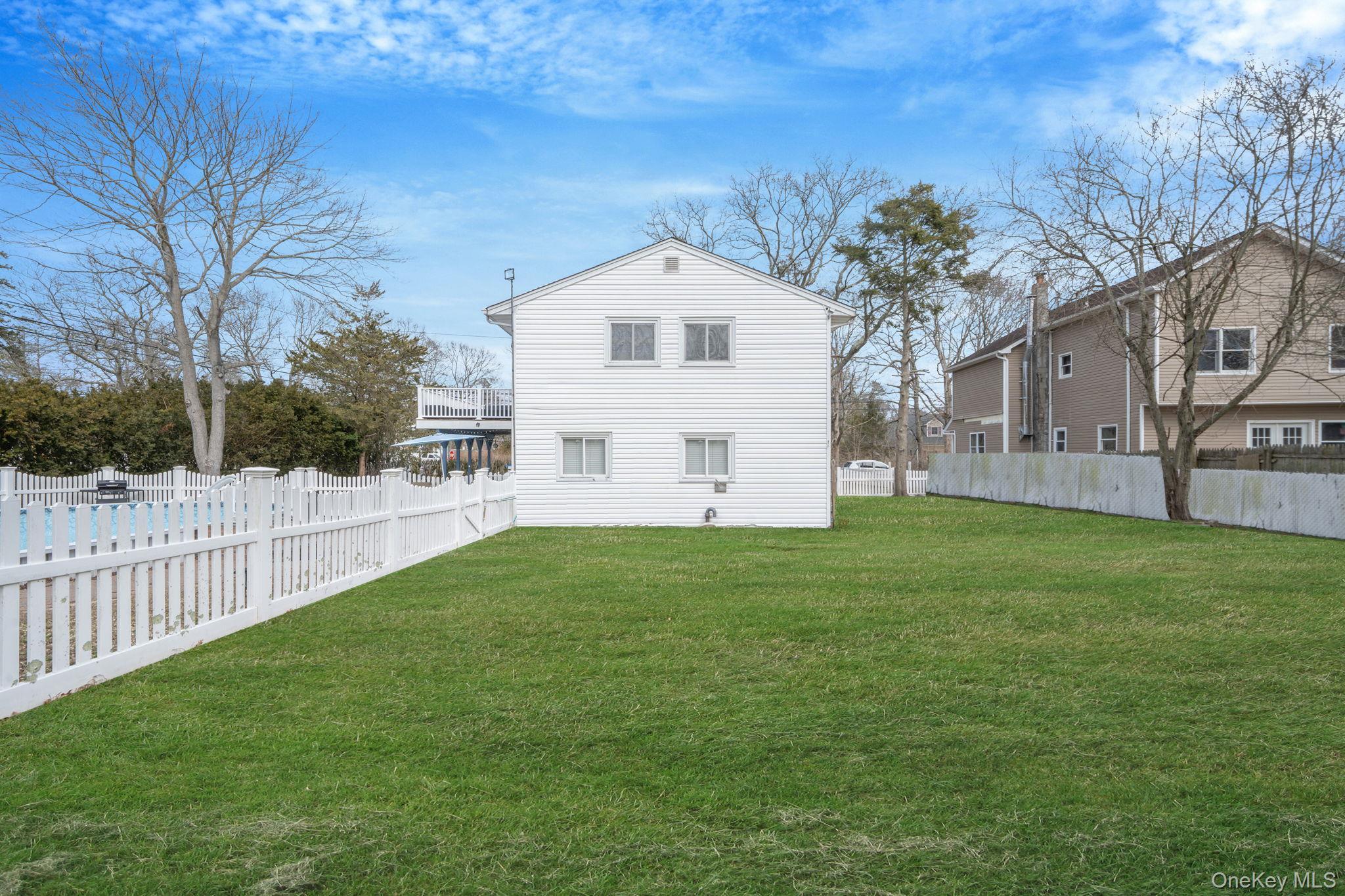 Single Family Revilo  Suffolk County, NY 11967, MLS-974617-26