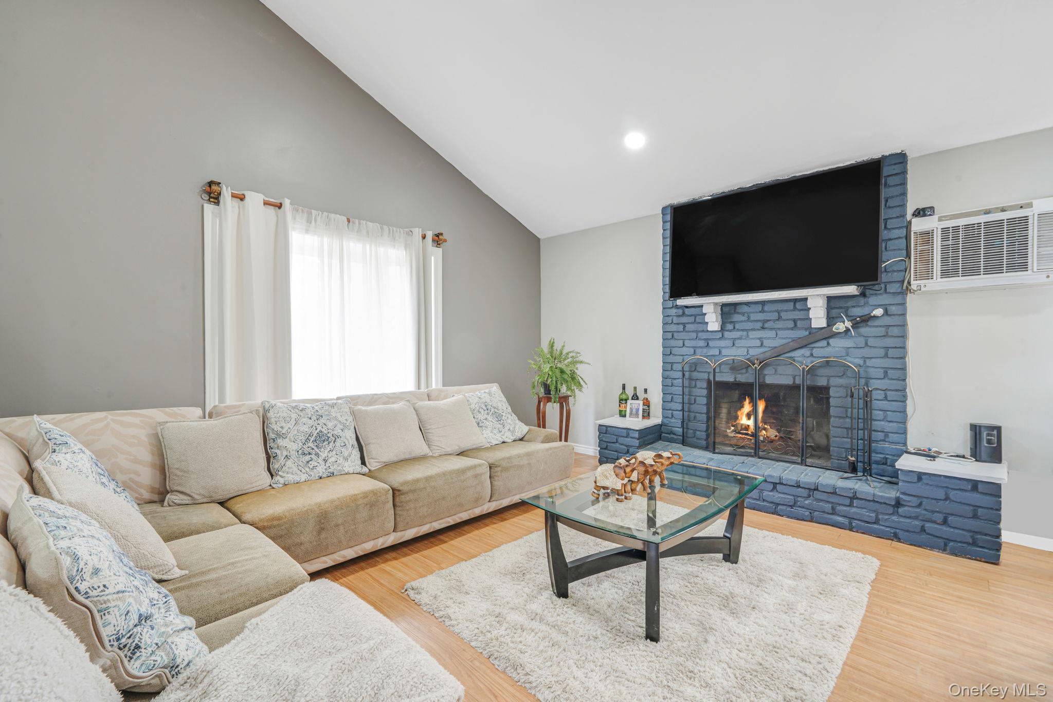 Single Family Revilo  Suffolk County, NY 11967, MLS-974617-6