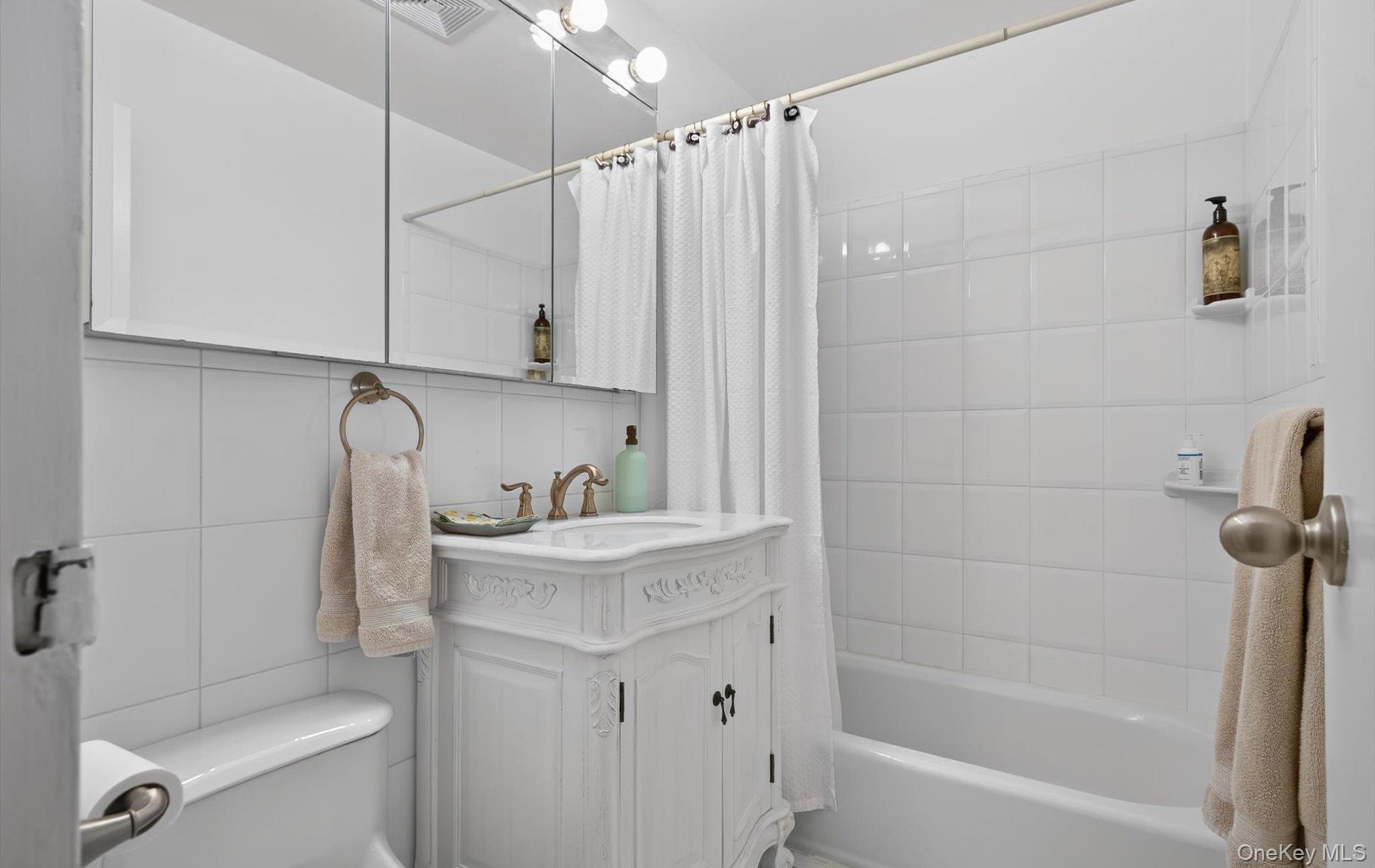 Coop Toms Point Nassau County, NY 11050, MLS-974623-20