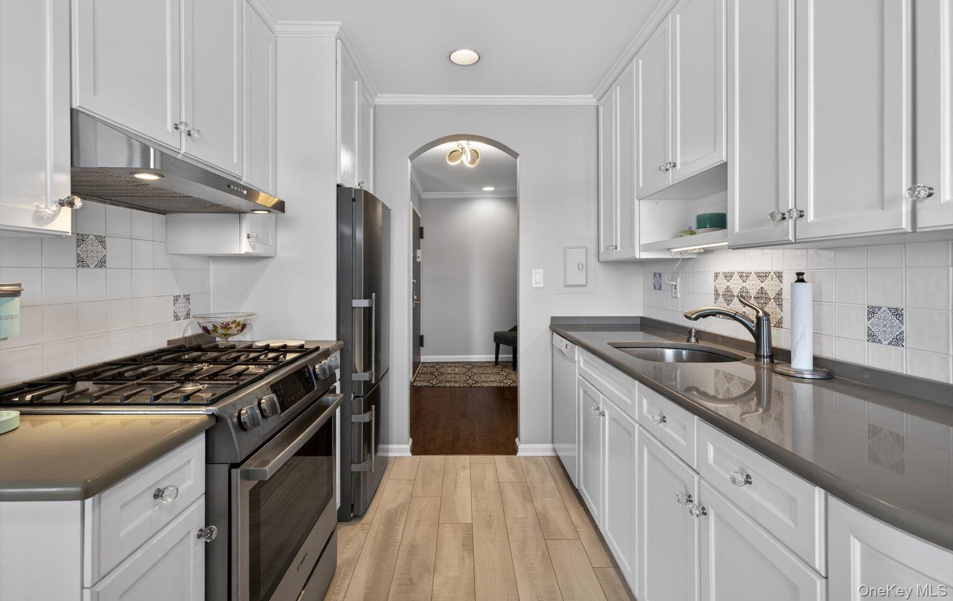 Coop Toms Point Nassau County, NY 11050, MLS-974623-5