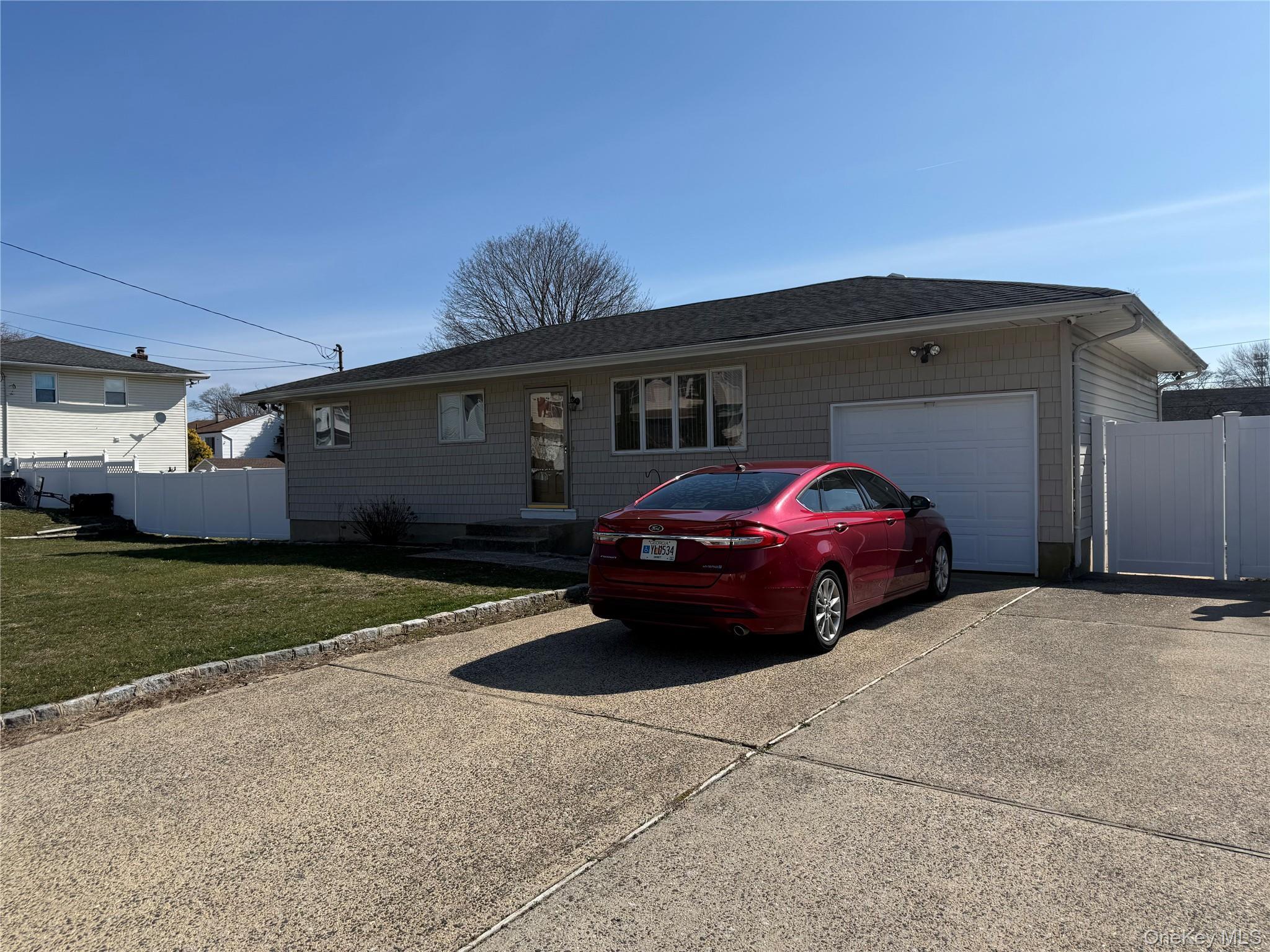 Single Family Washington  Suffolk County, NY 11729, MLS-974656-2