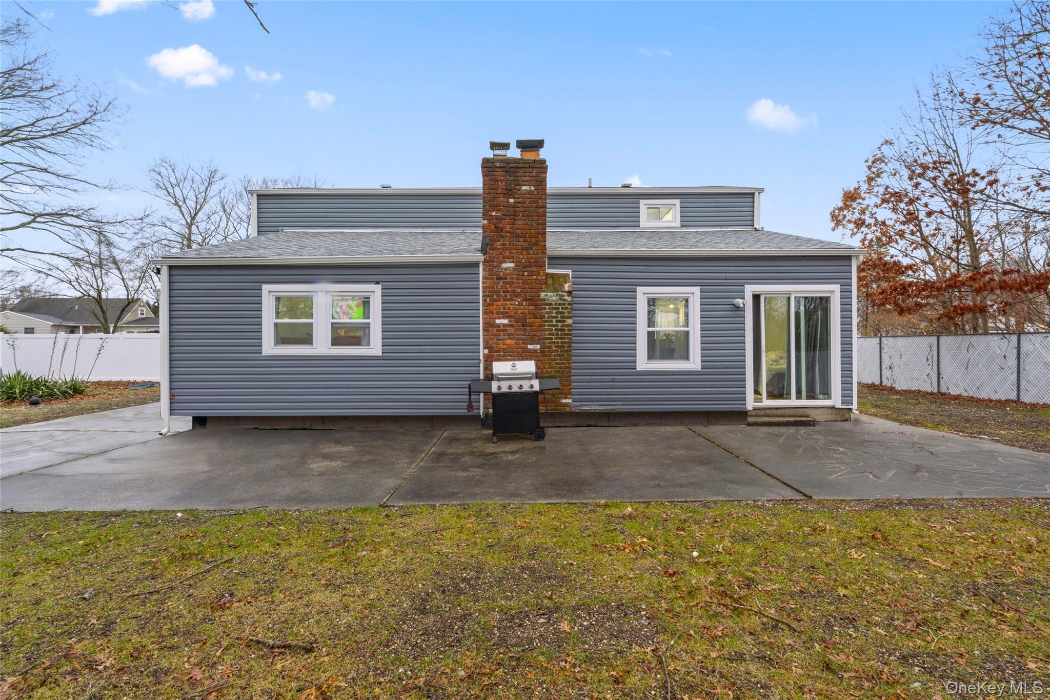 Single Family Linden  Suffolk County, NY 11727, MLS-974663-27