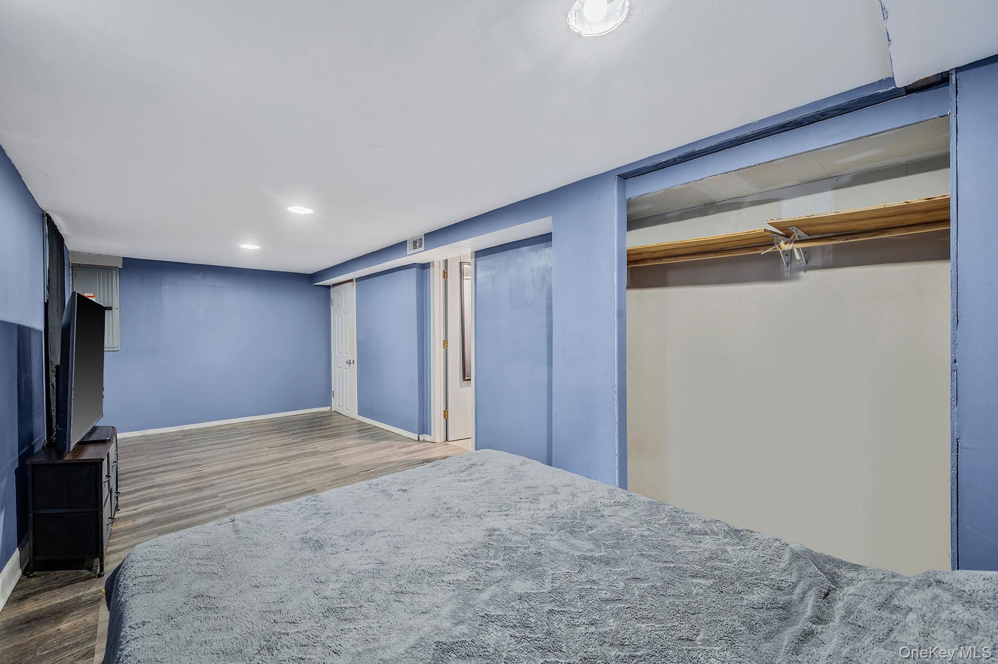 Single Family Beech  Suffolk County, NY 11738, MLS-974797-25