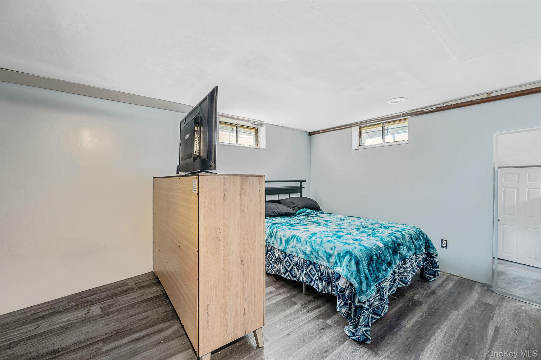 Single Family Beech  Suffolk County, NY 11738, MLS-974797-27