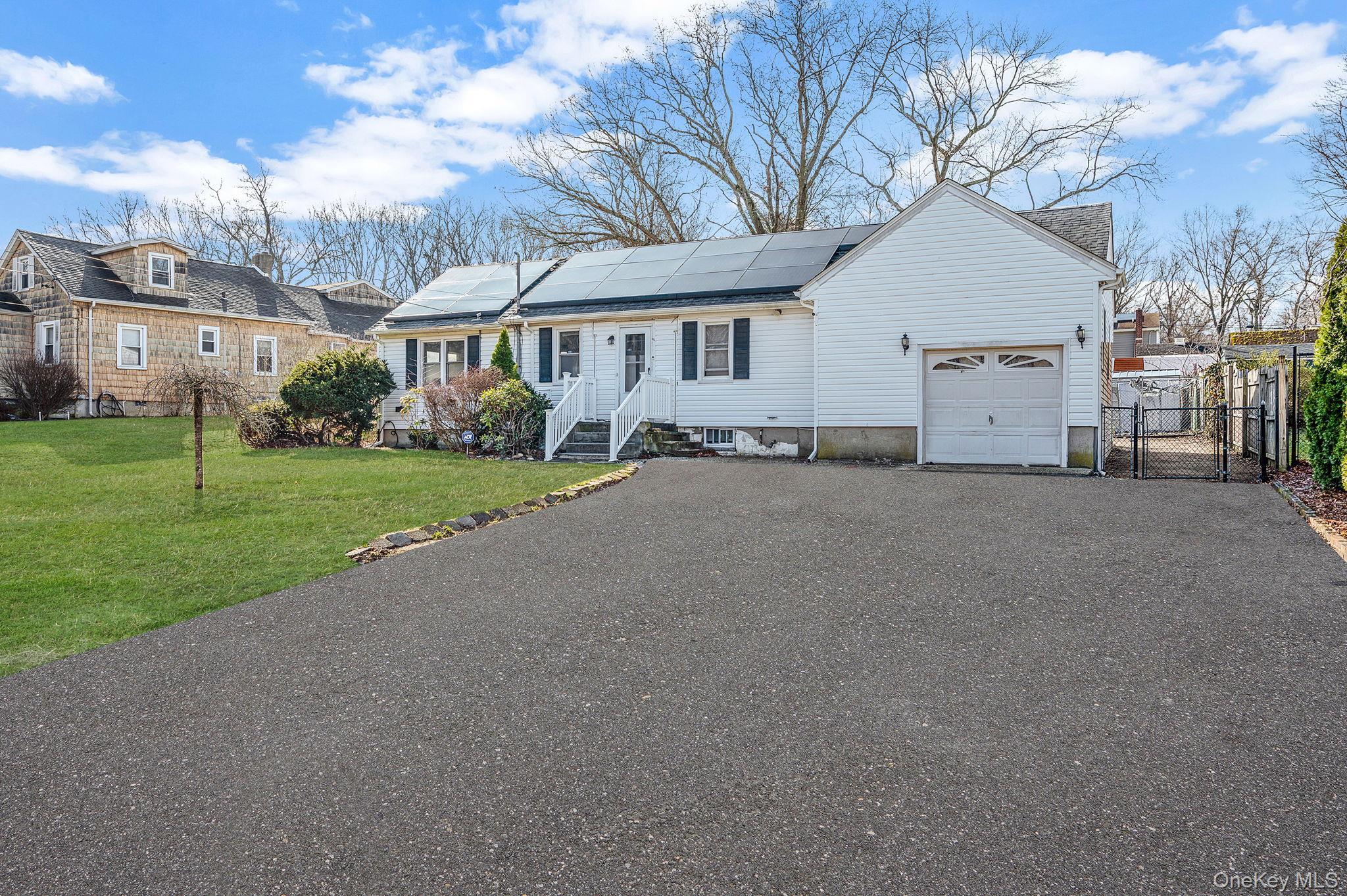 Single Family Beech  Suffolk County, NY 11738, MLS-974797-3