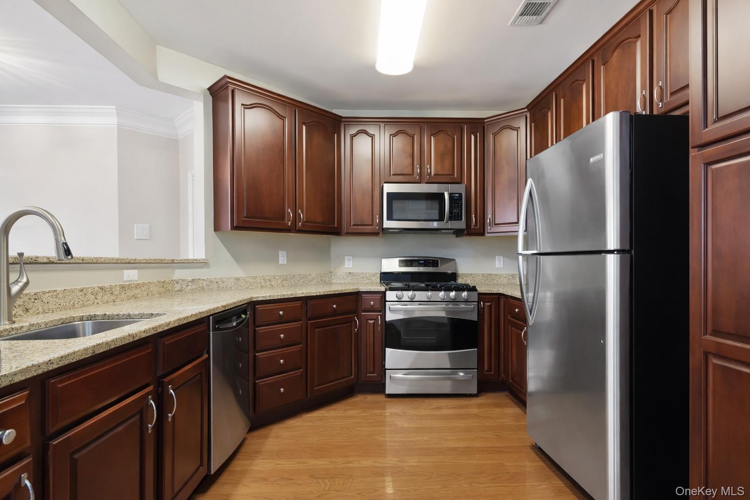 Condo Saratoga  Dutchess County, NY 12524, MLS-974827-21