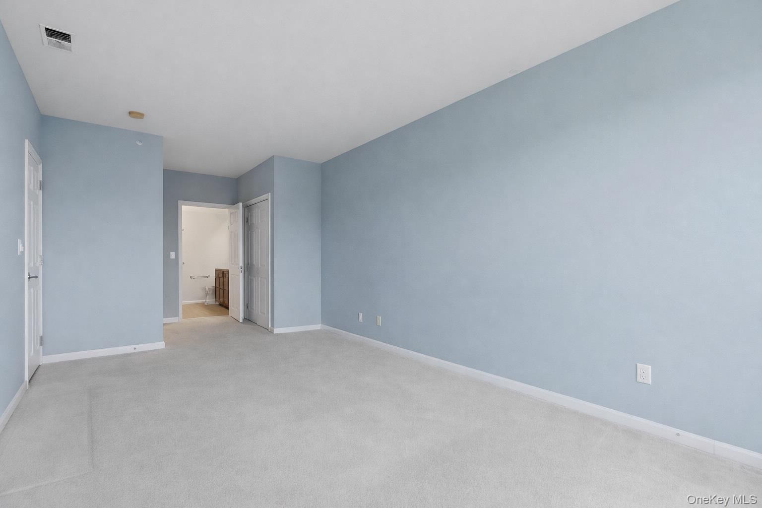 Condo Saratoga  Dutchess County, NY 12524, MLS-974827-22