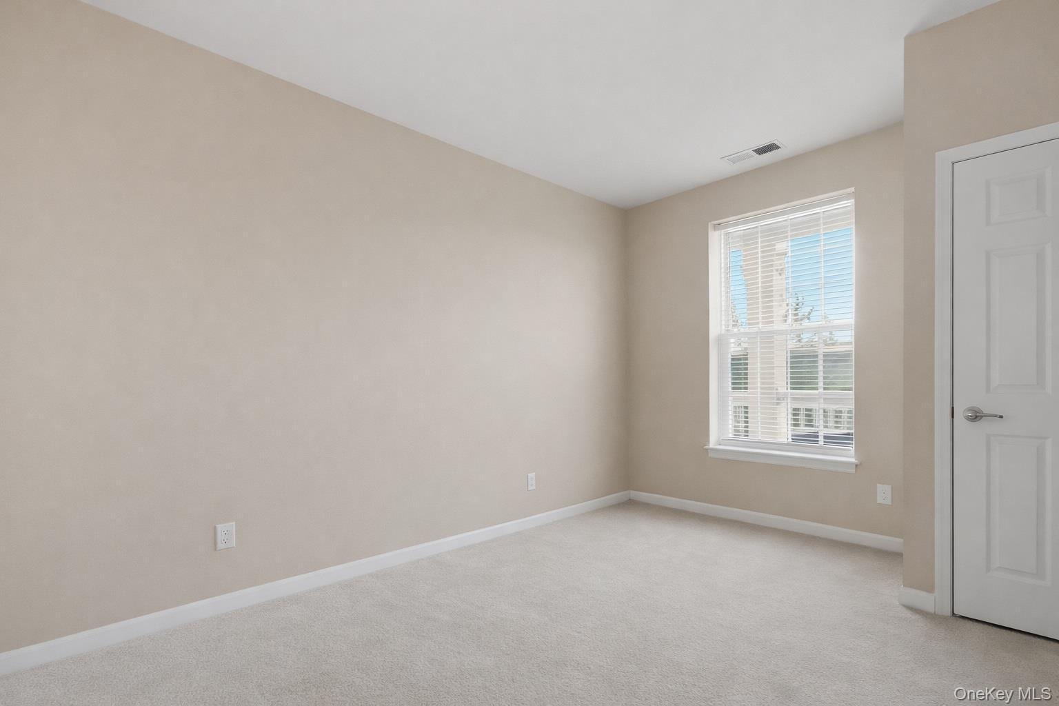 Condo Saratoga  Dutchess County, NY 12524, MLS-974827-24