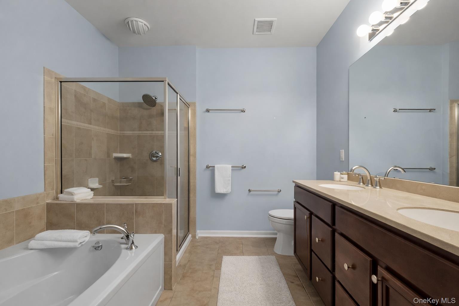 Condo Saratoga  Dutchess County, NY 12524, MLS-974827-25