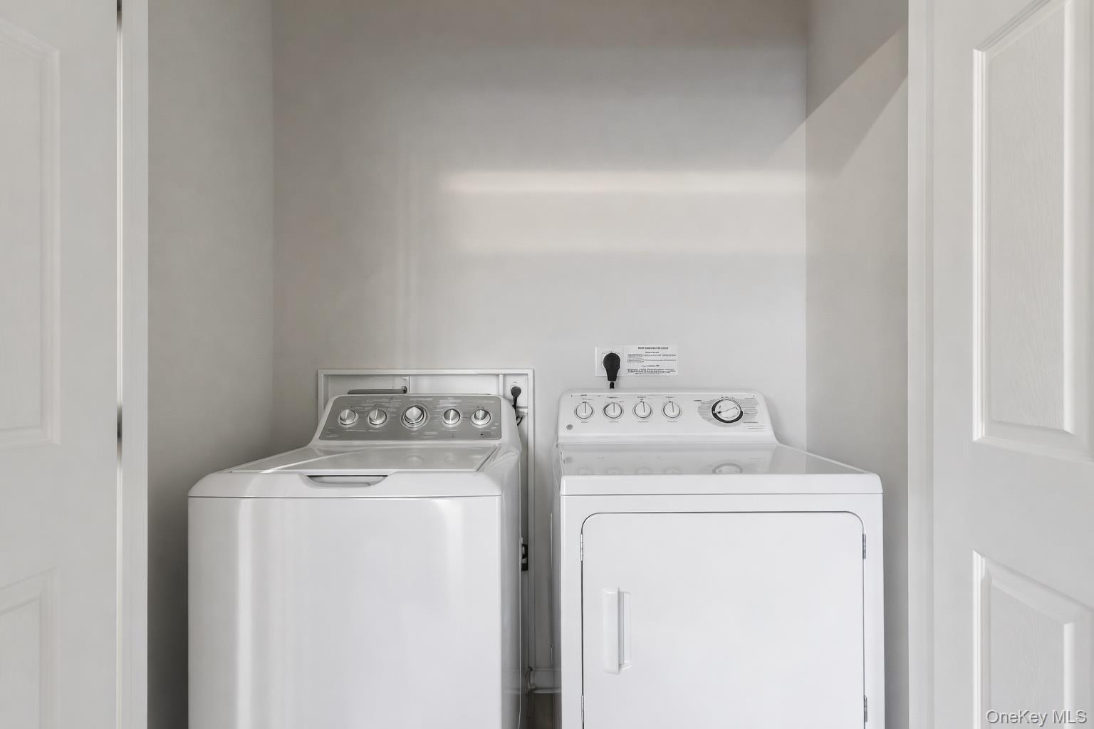 Condo Saratoga  Dutchess County, NY 12524, MLS-974827-27