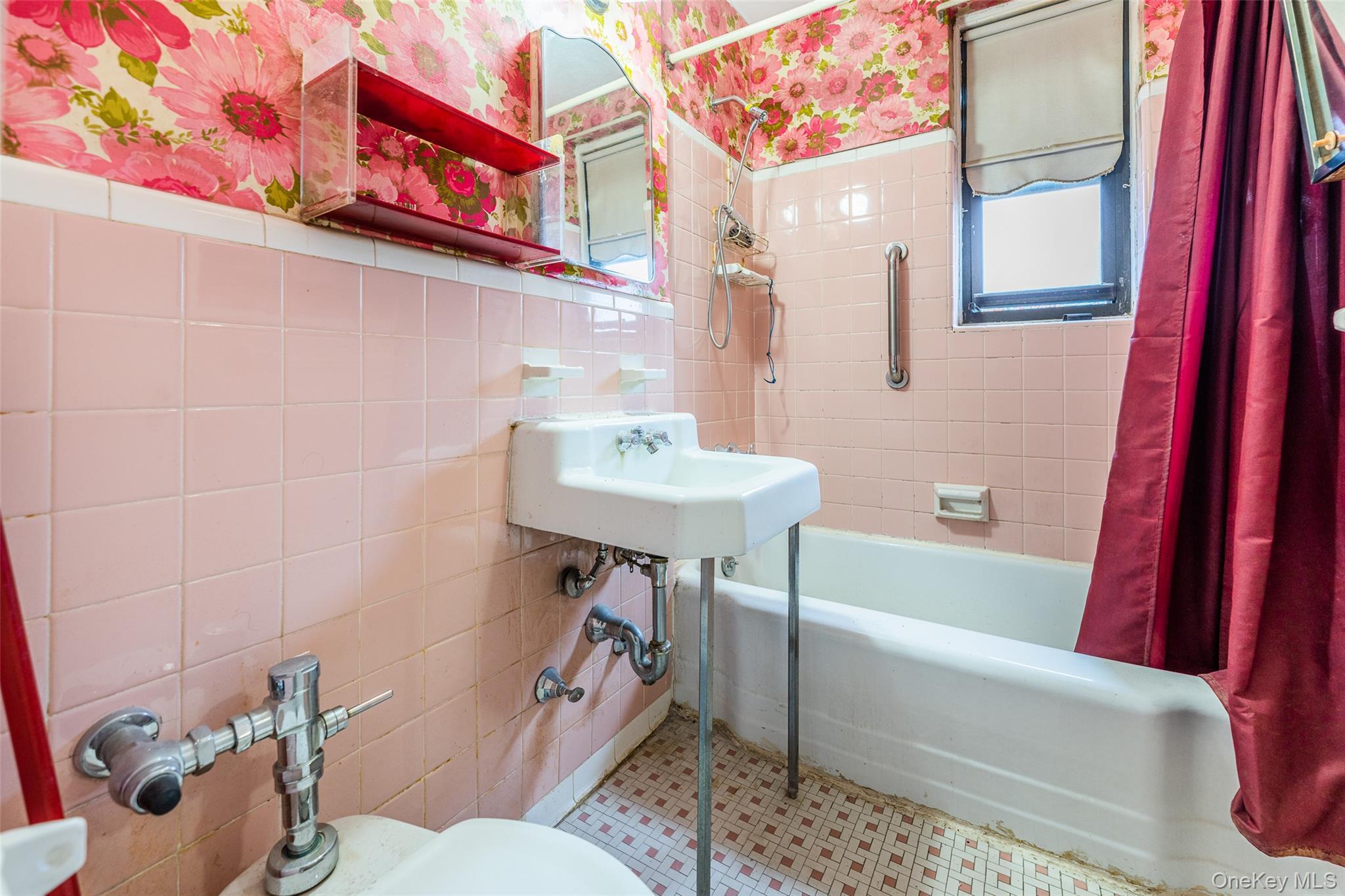 Coop 34th Ave  Queens, NY 11354, MLS-974872-8