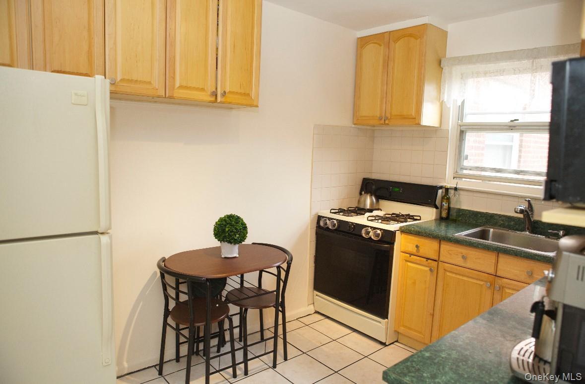 Coop 263rd  Queens, NY 11004, MLS-974874-3