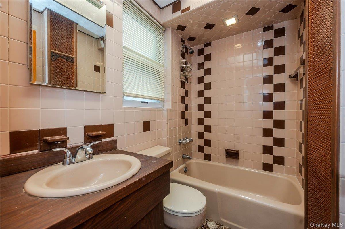 Single Family Edwards  Bronx, NY 10461, MLS-974880-17