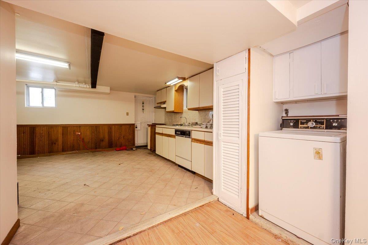 Single Family Edwards  Bronx, NY 10461, MLS-974880-23