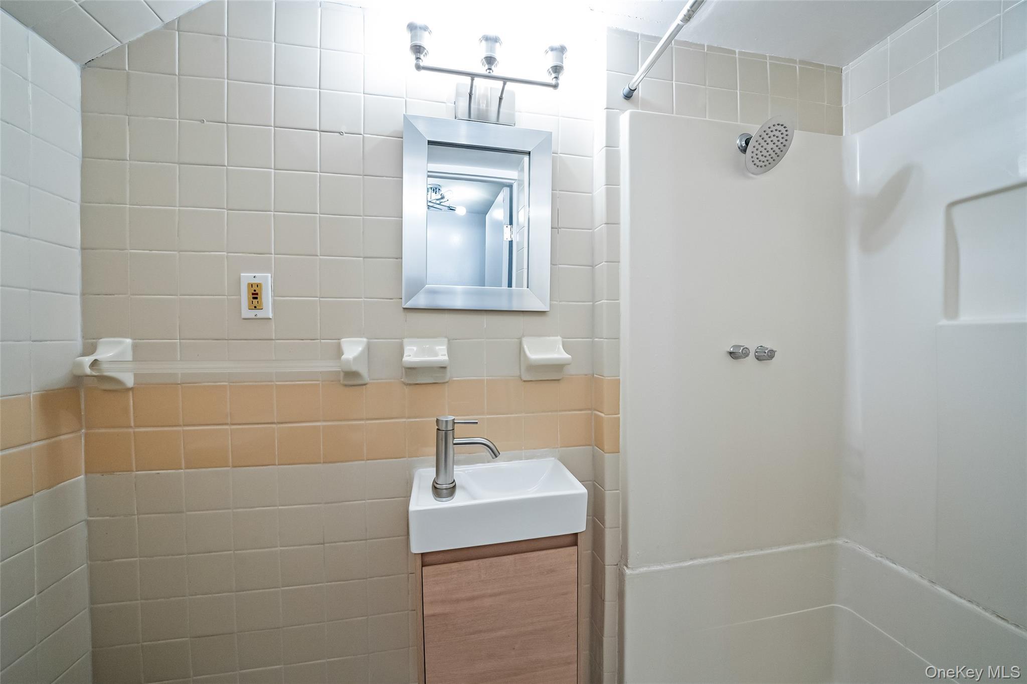 Apartment East 58th  Brooklyn, NY 11234, MLS-974910-10