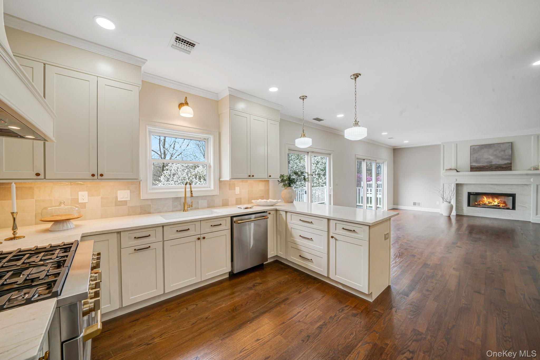 Condo Fairway View  Suffolk County, NY 11725, MLS-974944-12