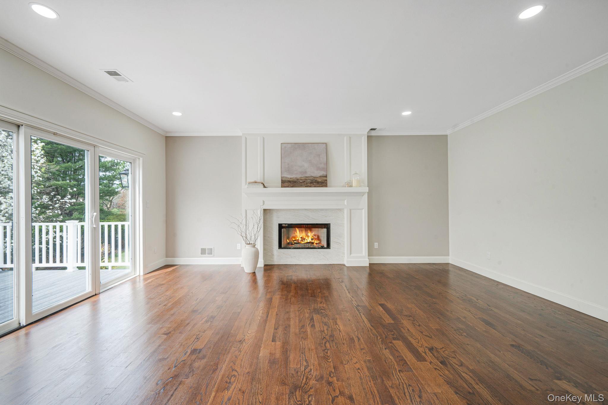 Condo Fairway View  Suffolk County, NY 11725, MLS-974944-13