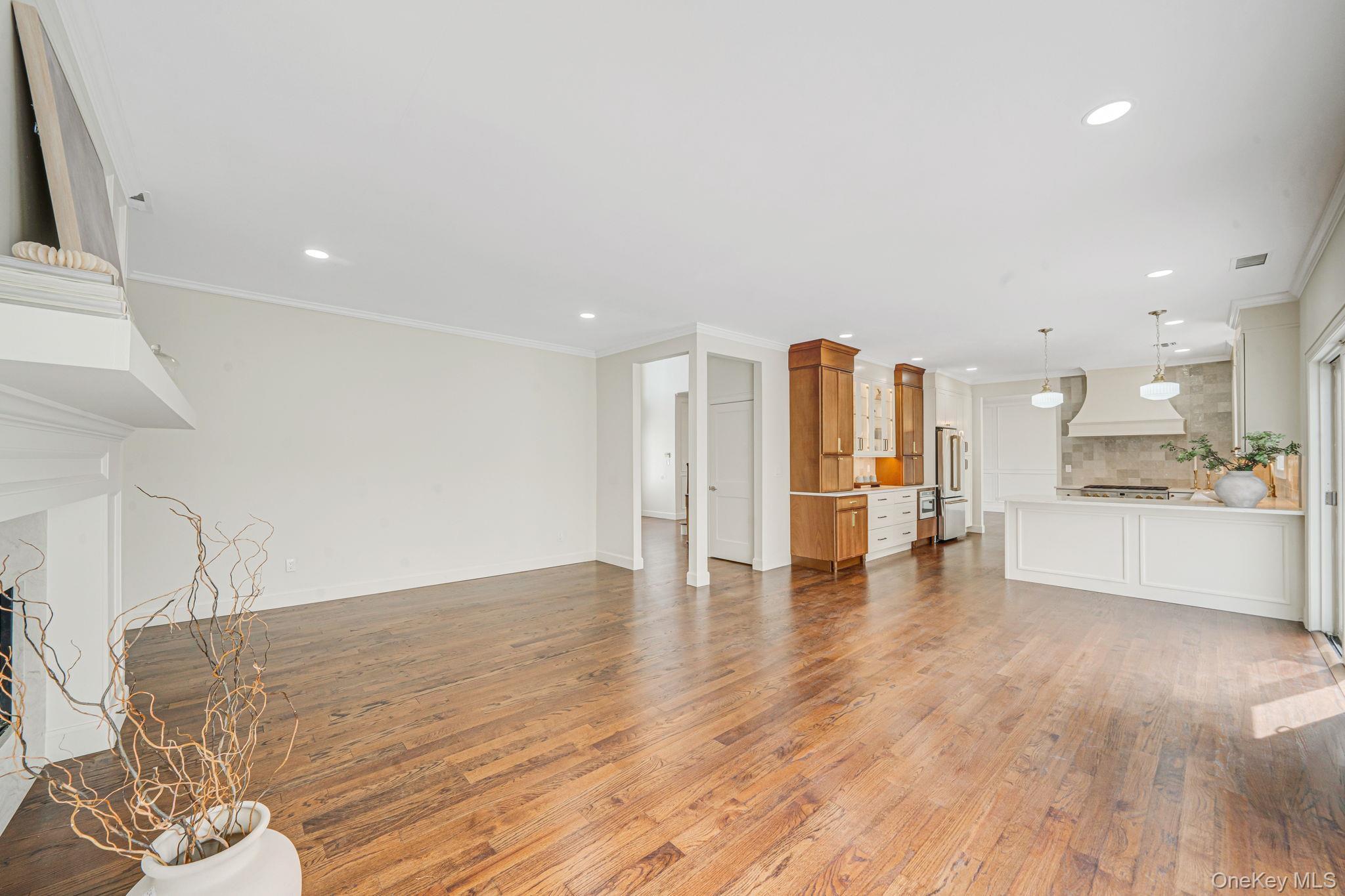 Condo Fairway View  Suffolk County, NY 11725, MLS-974944-15