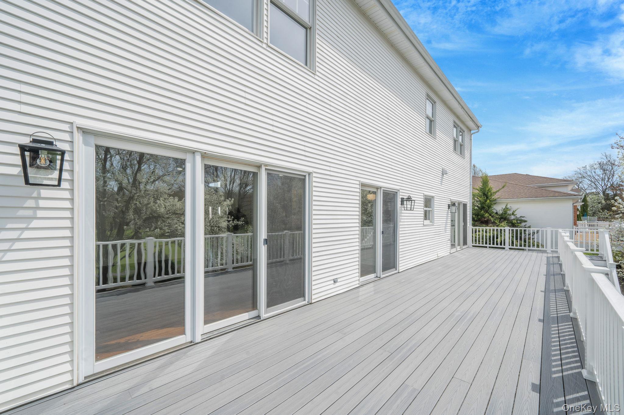 Condo Fairway View  Suffolk County, NY 11725, MLS-974944-16