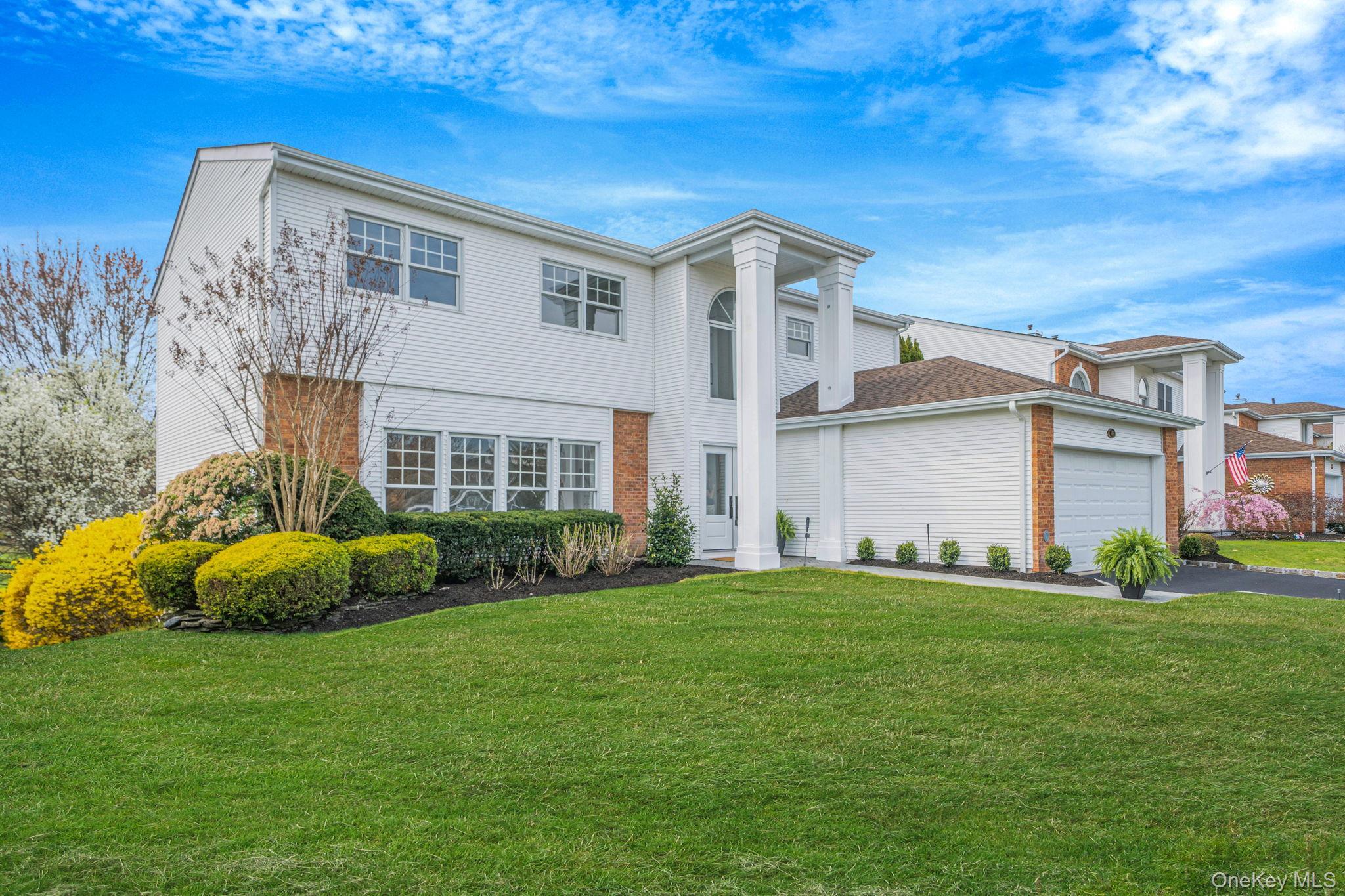 Condo Fairway View  Suffolk County, NY 11725, MLS-974944-2