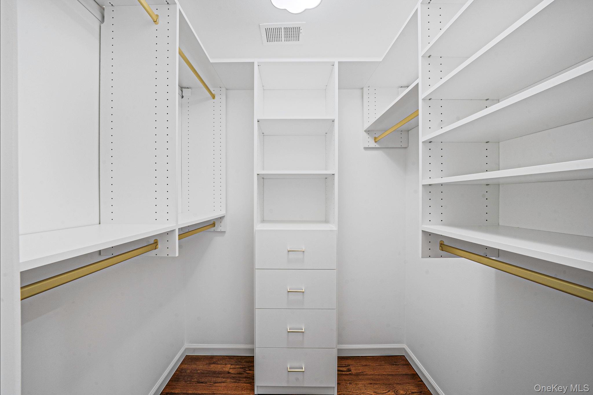 Condo Fairway View  Suffolk County, NY 11725, MLS-974944-24