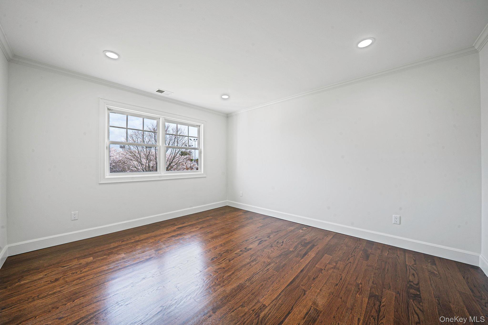 Condo Fairway View  Suffolk County, NY 11725, MLS-974944-32