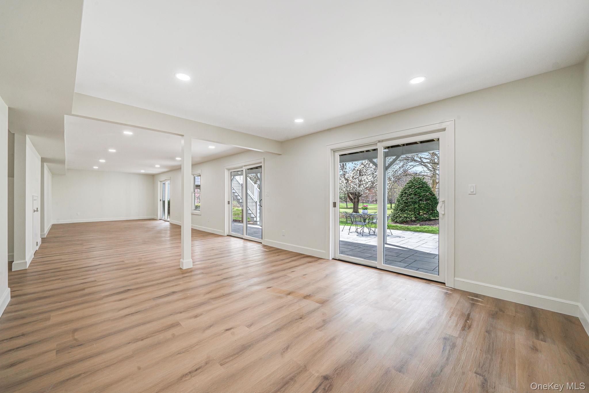 Condo Fairway View  Suffolk County, NY 11725, MLS-974944-36