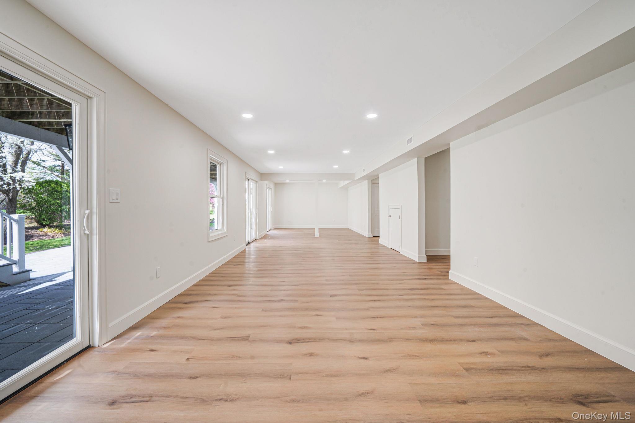 Condo Fairway View  Suffolk County, NY 11725, MLS-974944-37