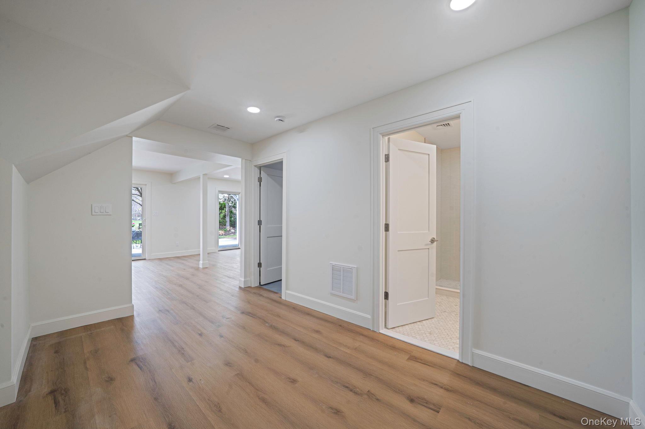 Condo Fairway View  Suffolk County, NY 11725, MLS-974944-42