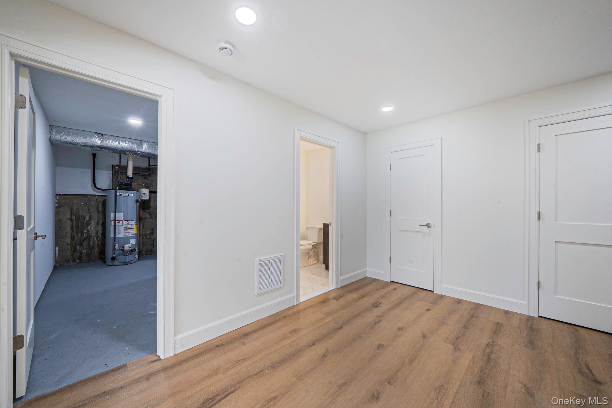 Condo Fairway View  Suffolk County, NY 11725, MLS-974944-43