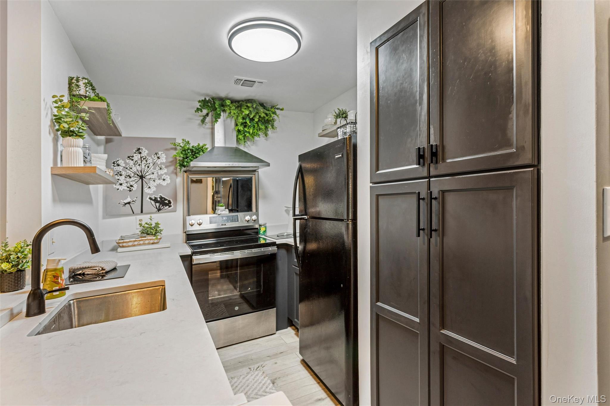 Condo Shore Nassau County, NY 11561, MLS-974950-12