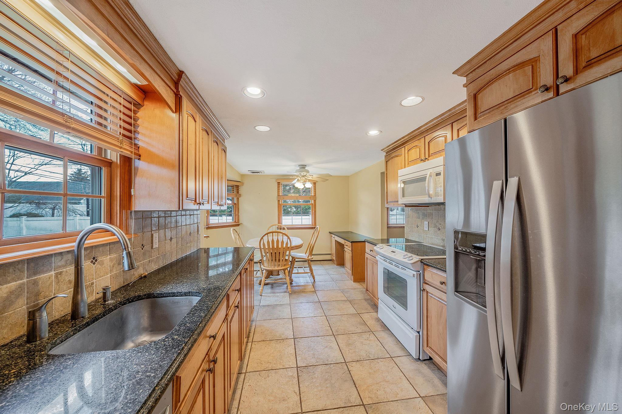 Single Family Wedgewood  Suffolk County, NY 11788, MLS-974952-27