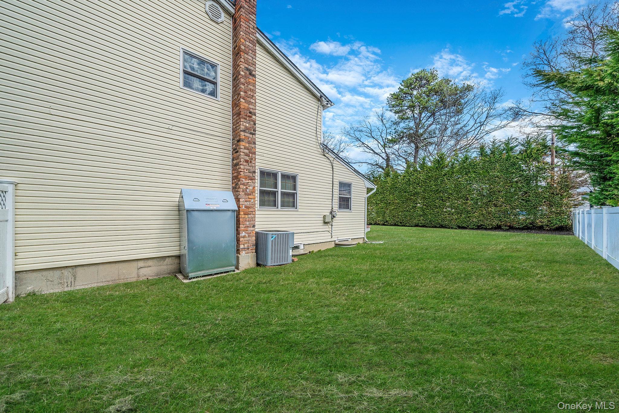 Single Family Wedgewood  Suffolk County, NY 11788, MLS-974952-7