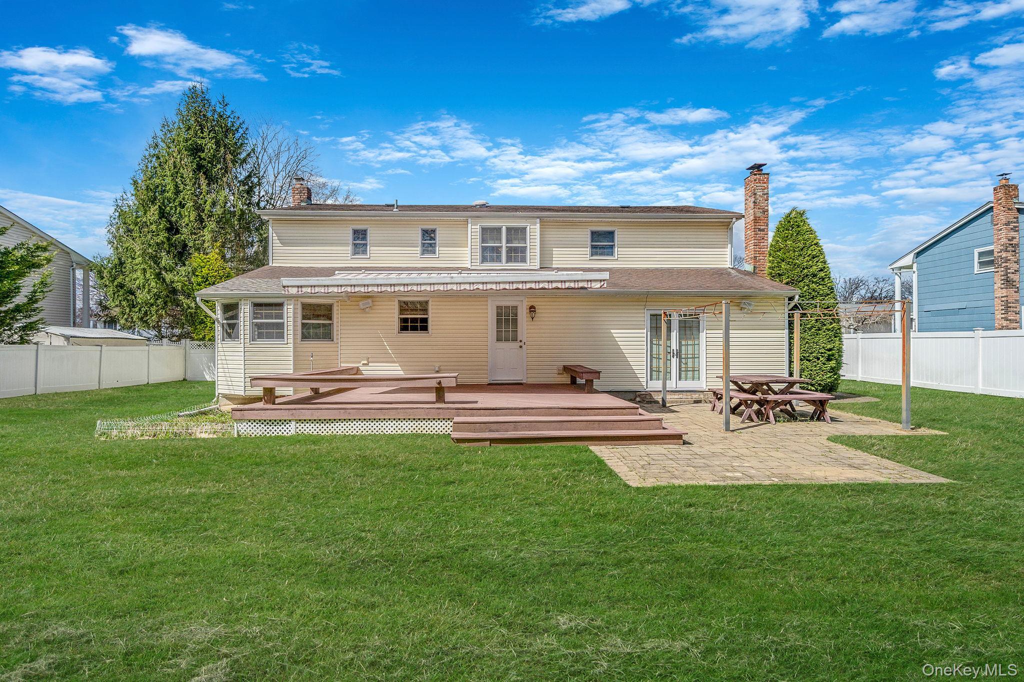 Single Family Wedgewood  Suffolk County, NY 11788, MLS-974952-8