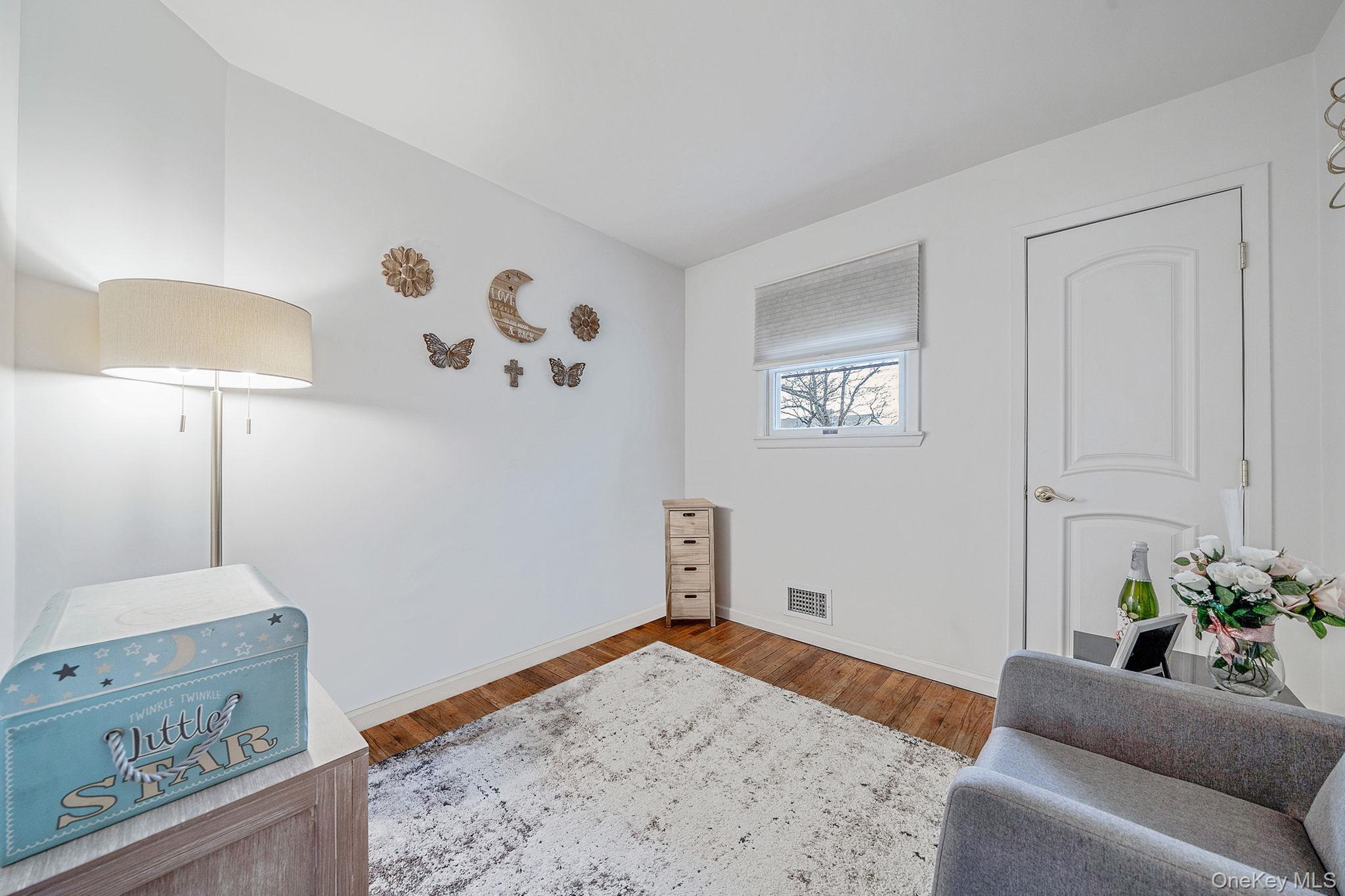 Single Family Conerty Suffolk County, NY 11717, MLS-974958-14