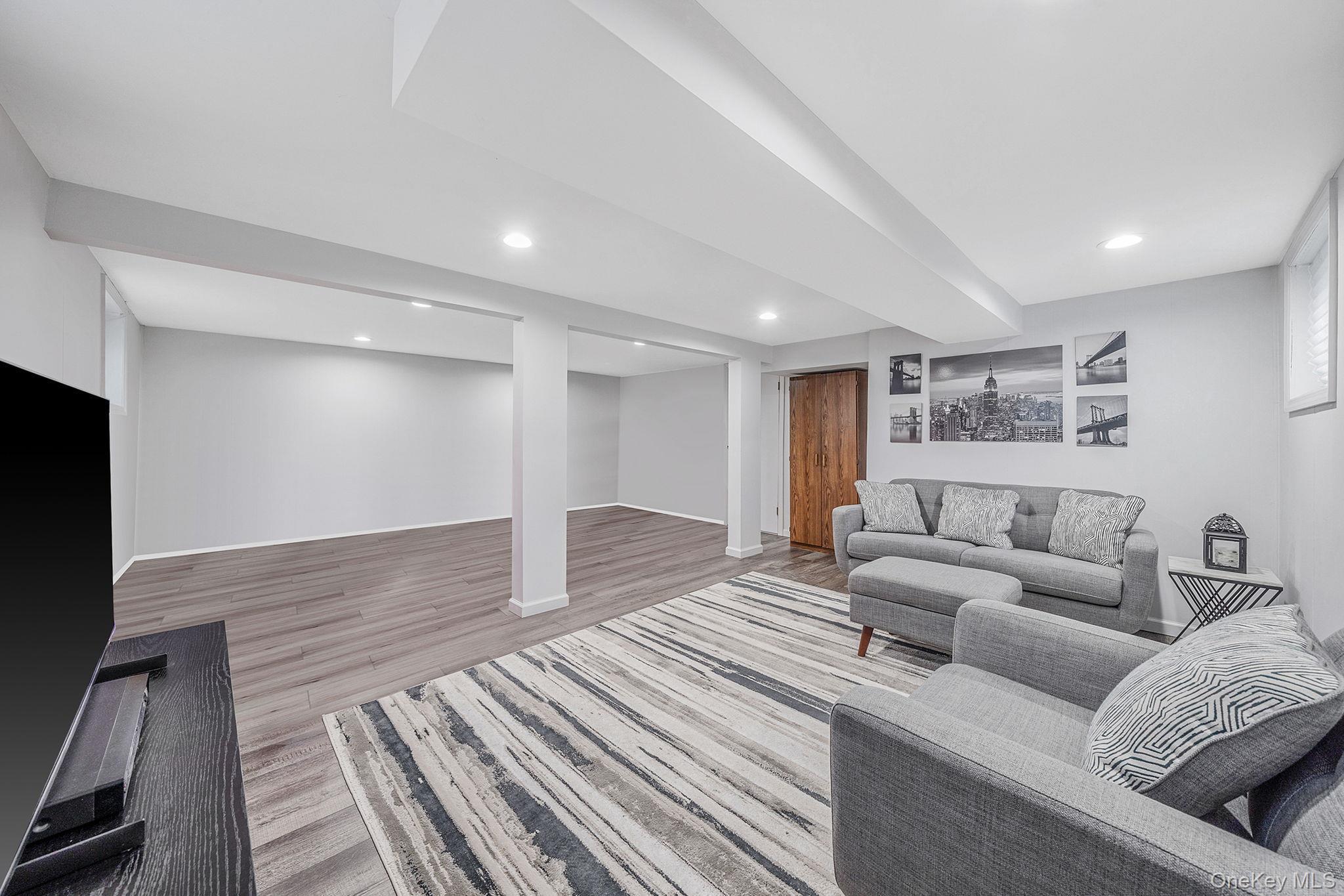 Single Family Conerty Suffolk County, NY 11717, MLS-974958-17