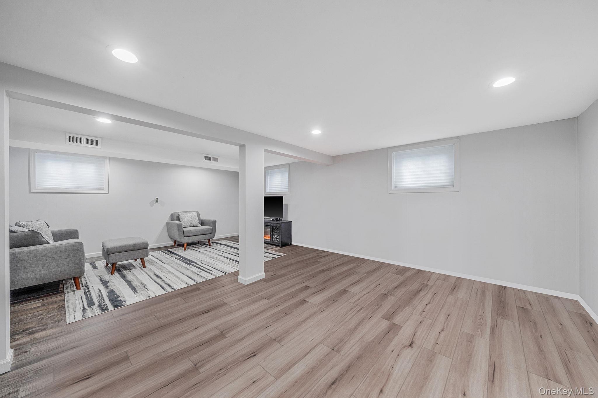 Single Family Conerty Suffolk County, NY 11717, MLS-974958-18