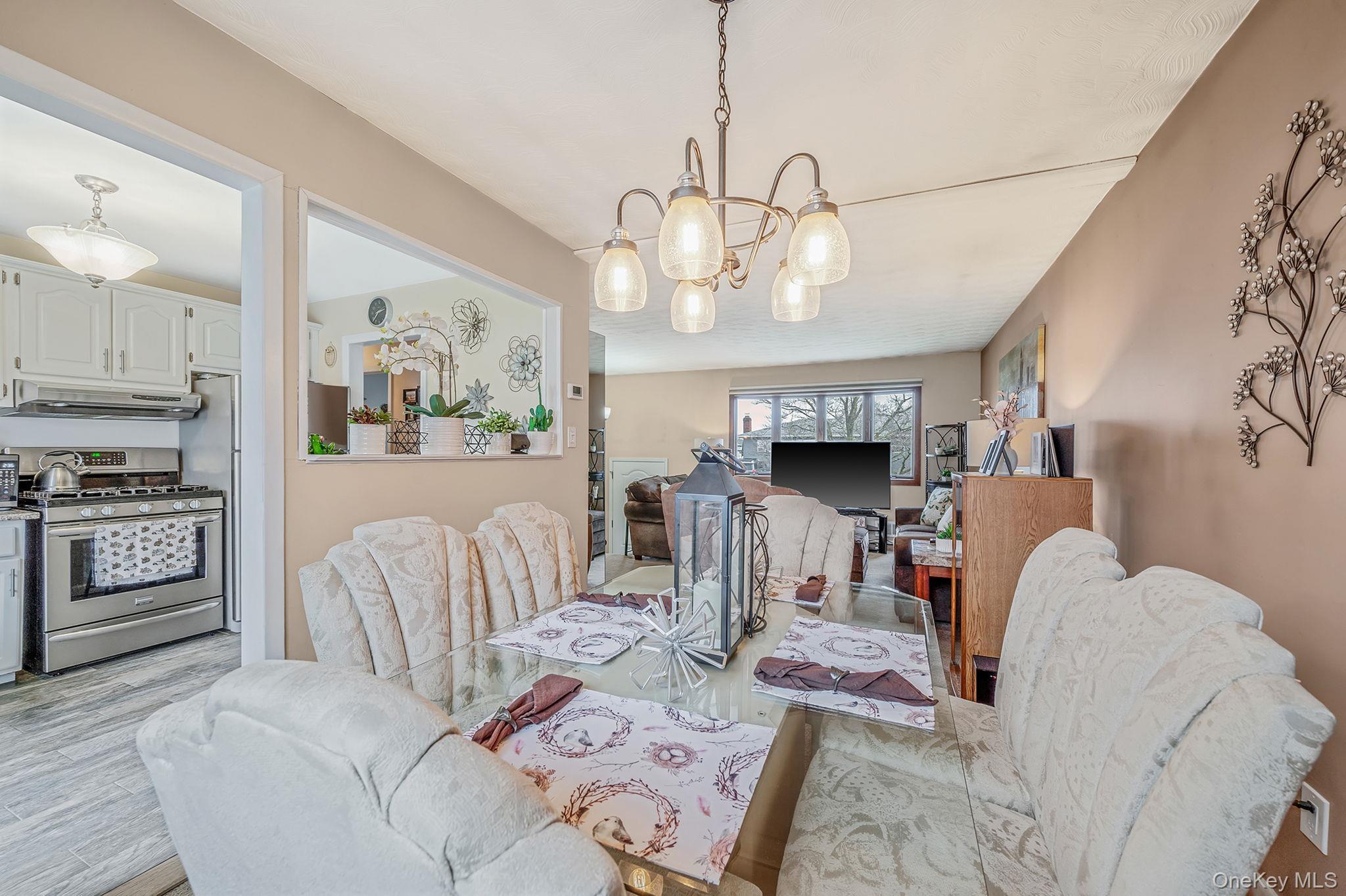 Single Family Conerty Suffolk County, NY 11717, MLS-974958-8