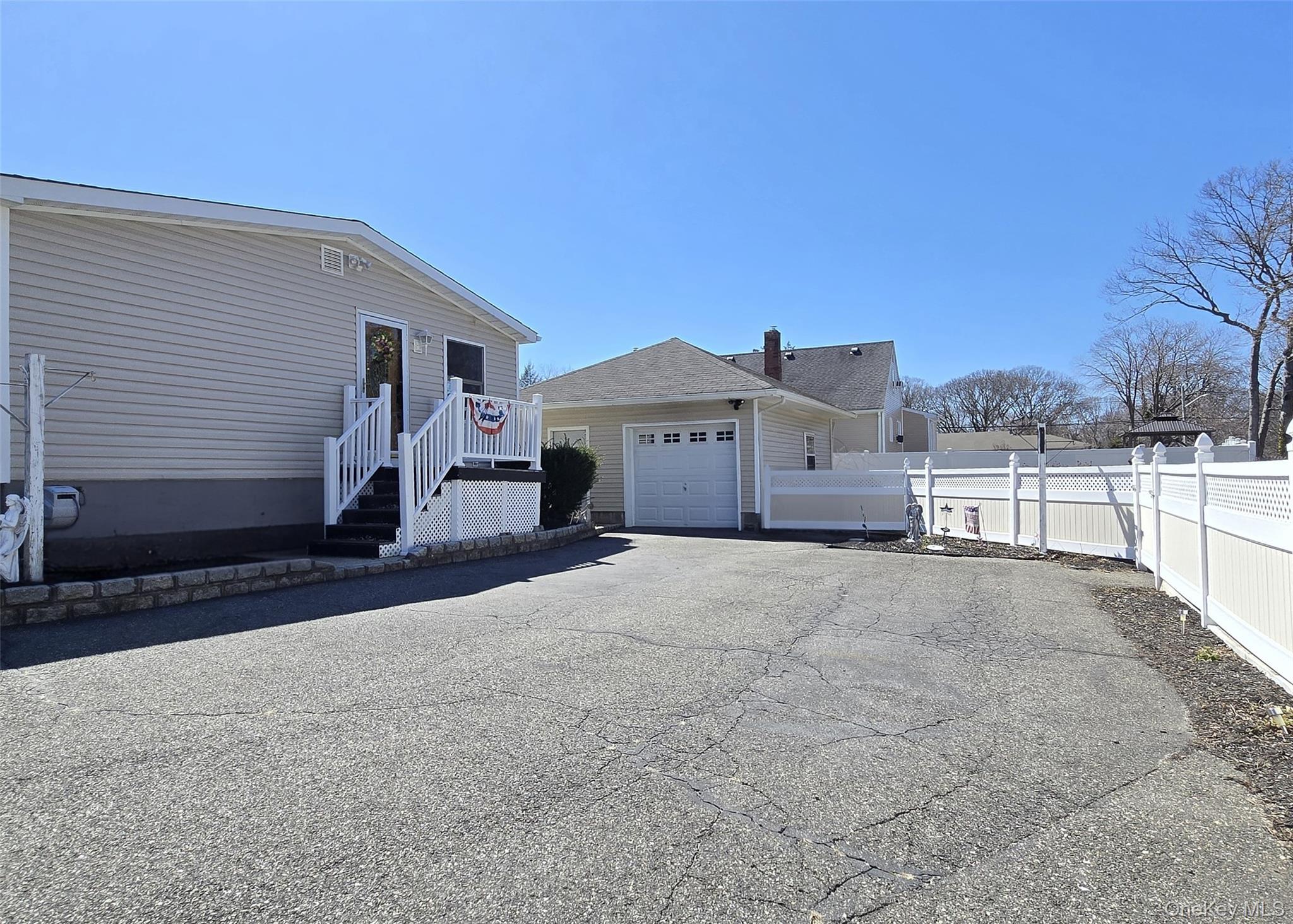 Single Family Webster  Suffolk County, NY 11779, MLS-974981-2