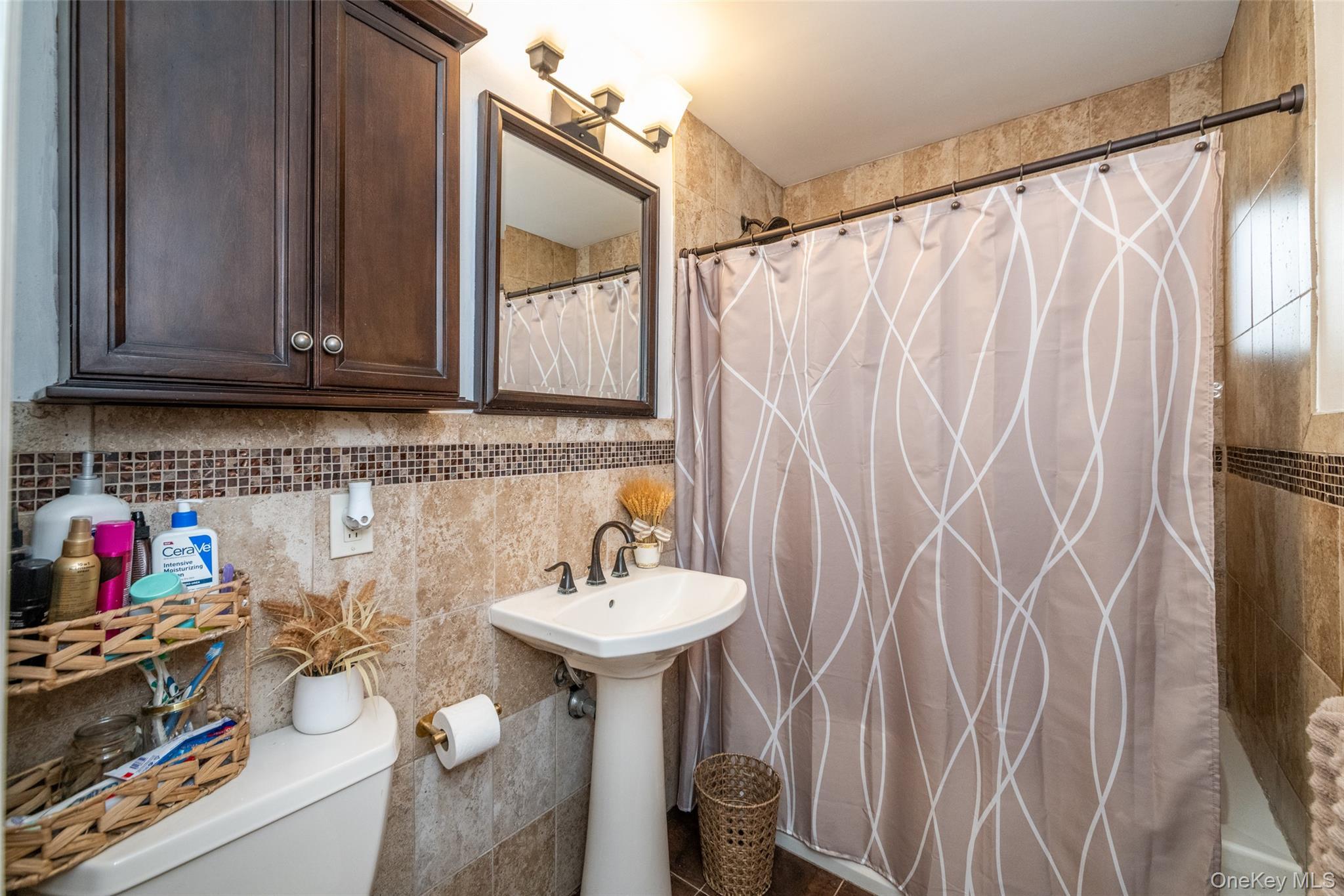 Single Family Hollers  Bronx, NY 10475, MLS-974985-10