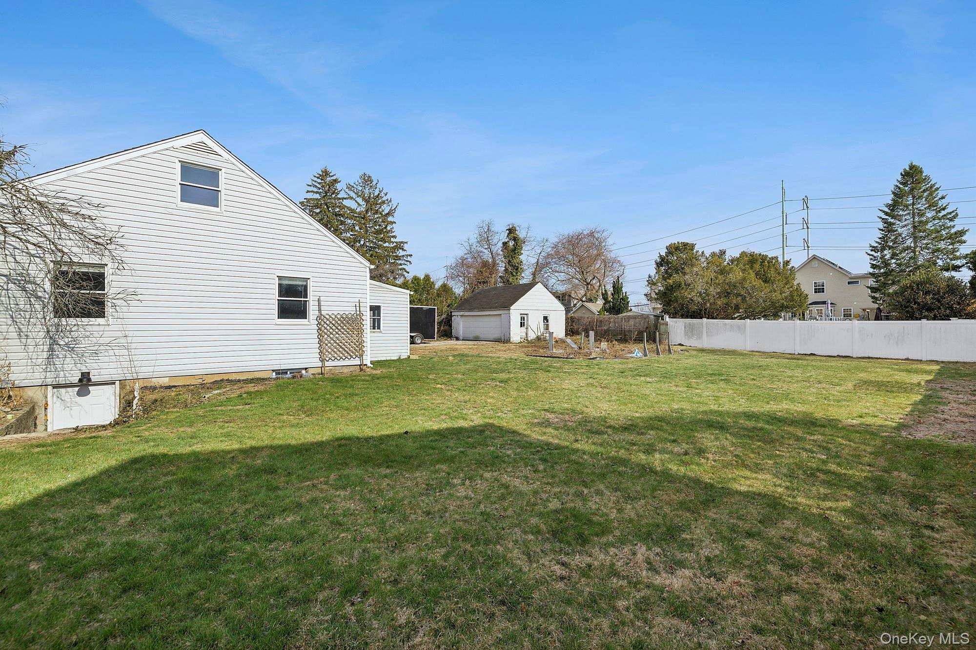 Single Family Smith  Suffolk County, NY 11740, MLS-975011-30