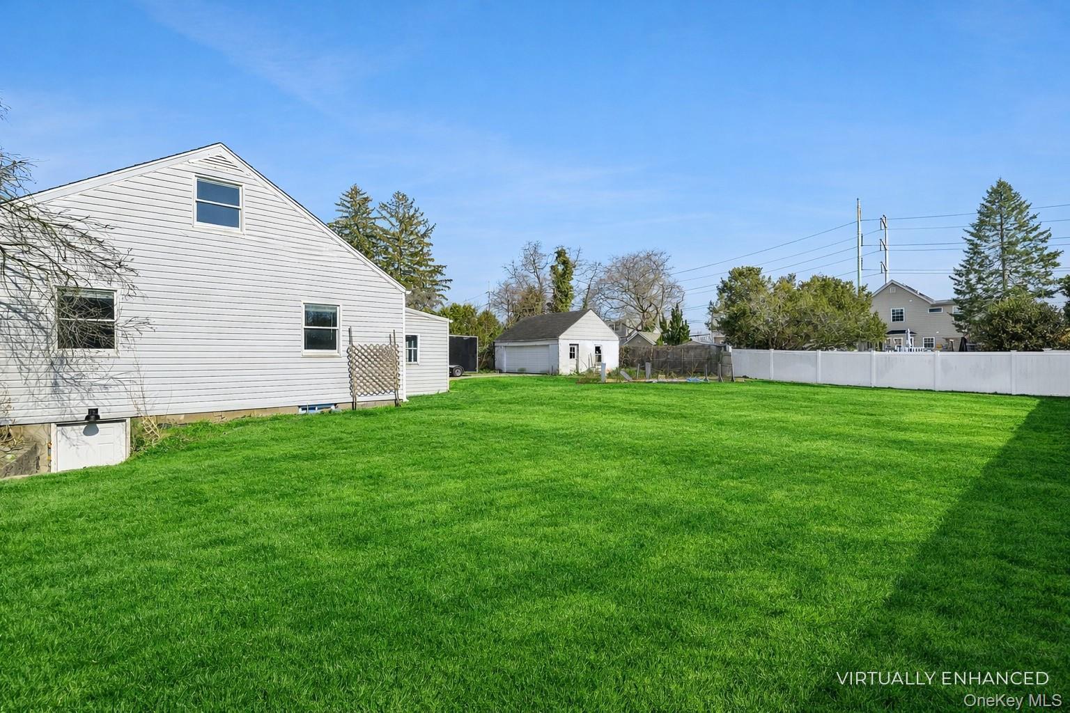 Single Family Smith  Suffolk County, NY 11740, MLS-975011-31