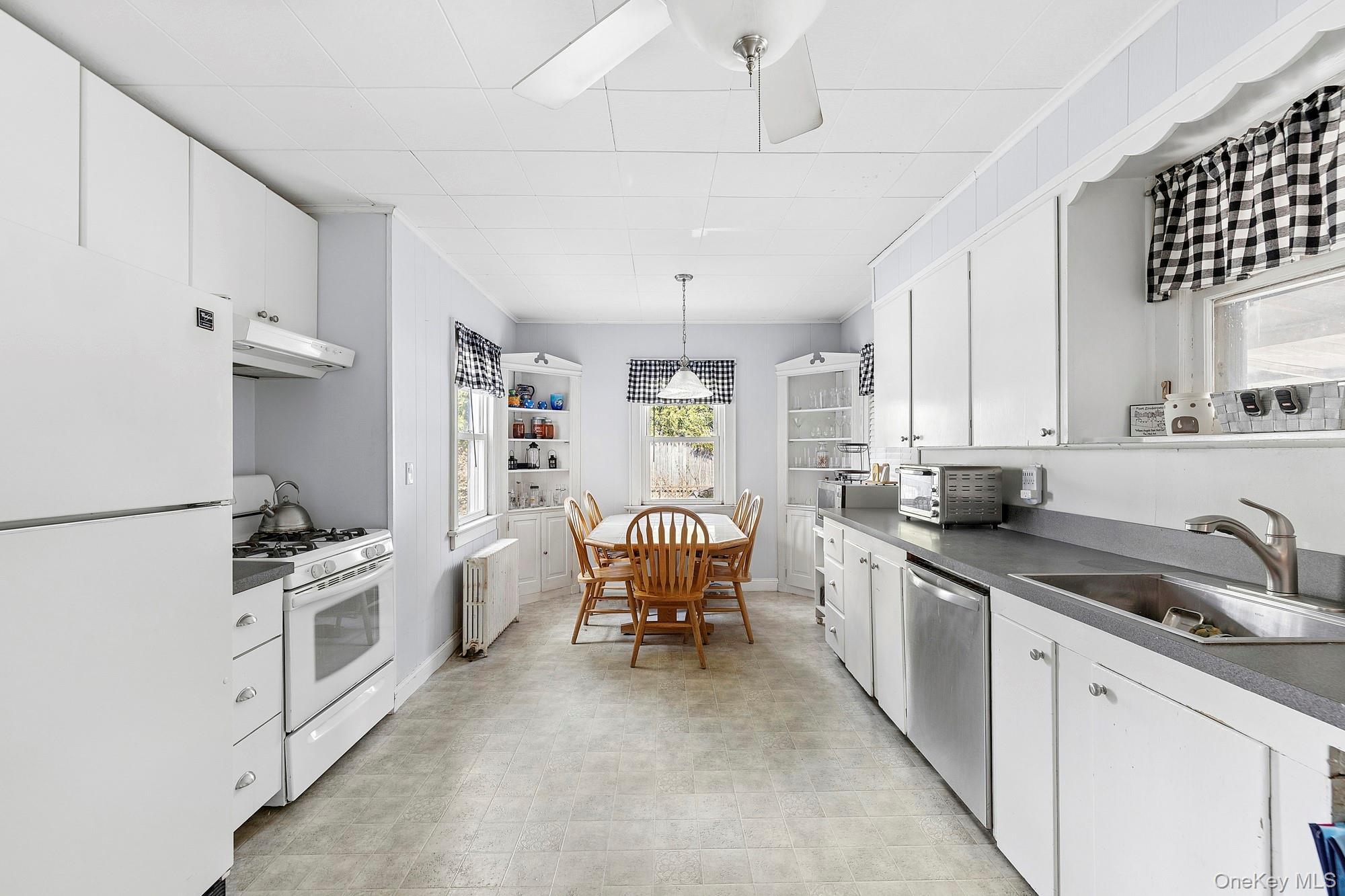 Single Family Smith  Suffolk County, NY 11740, MLS-975011-7