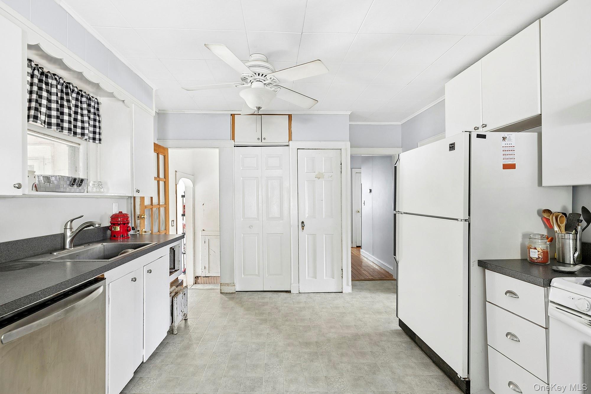 Single Family Smith  Suffolk County, NY 11740, MLS-975011-9