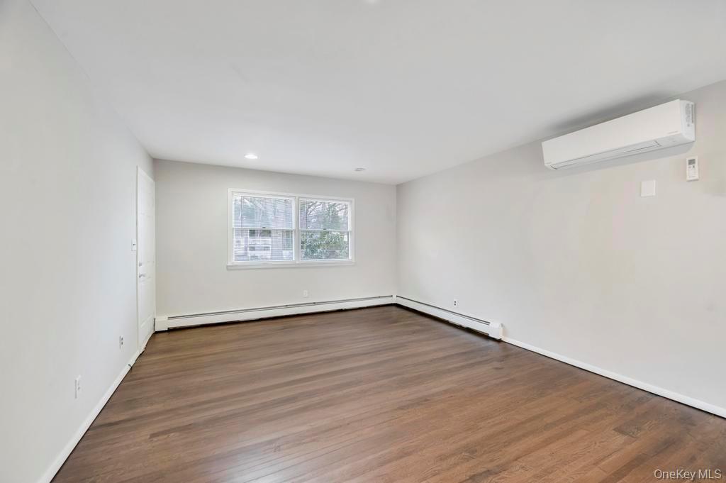 Single Family Park  Suffolk County, NY 11720, MLS-975066-10